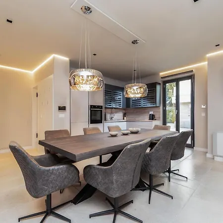 Four Seasons Villas, Zadar - Heated Pool & Jacuzzi Villa Vrsi