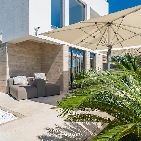 Four Seasons Villas, Zadar - Heated Pool & Jacuzzi *