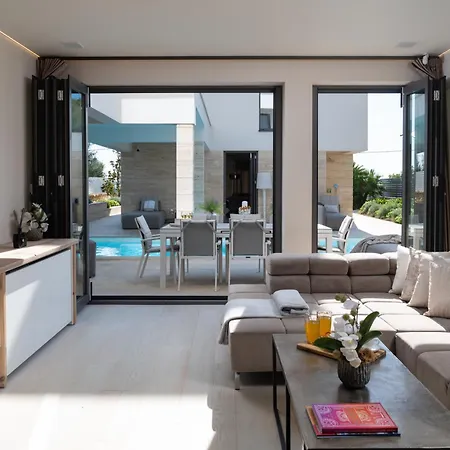 Four Seasons Villas, Zadar - Heated Pool & Jacuzzi