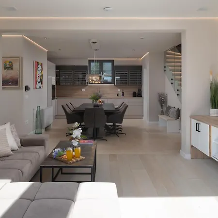 Four Seasons Villas, Zadar - Heated Pool & Jacuzzi