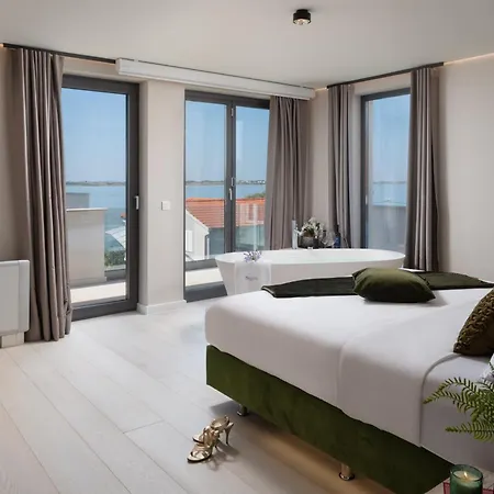 Four Seasons Villas, Zadar - Heated Pool & Jacuzzi