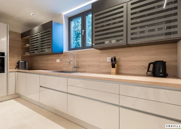 Four Seasons Villas, Zadar - Heated Pool & Jacuzzi *