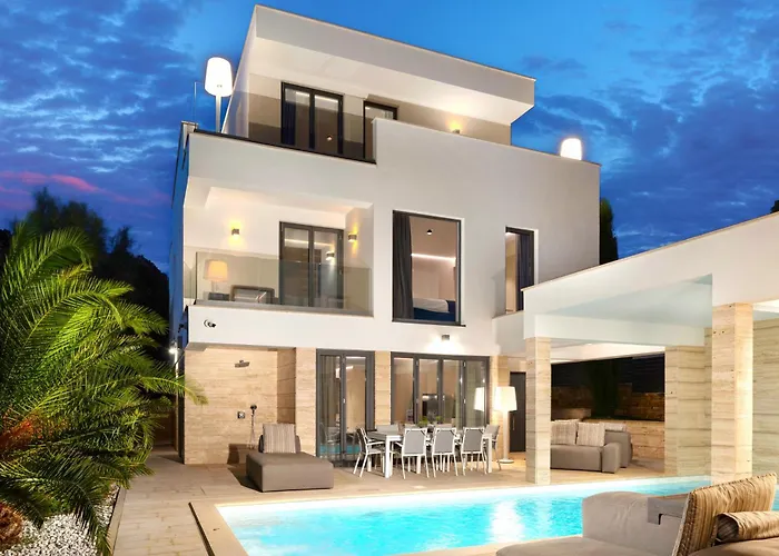 Four Seasons Villas, Zadar - Heated Pool & Jacuzzi Willa *