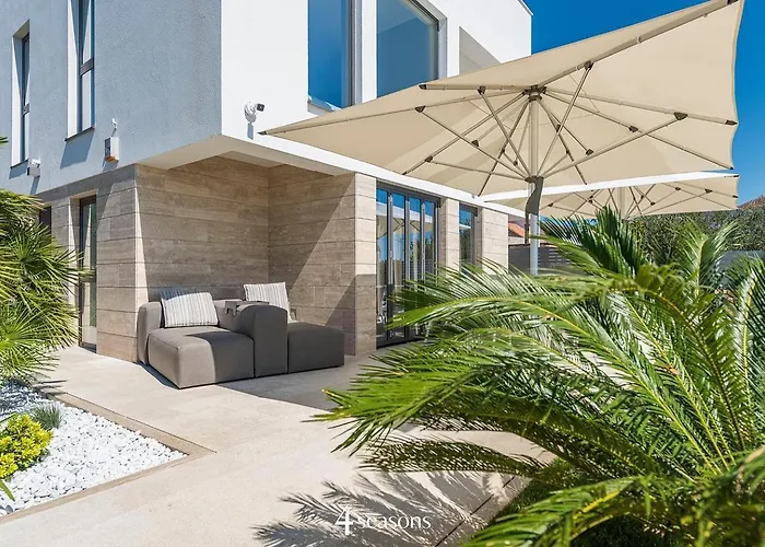 Four Seasons Villas, Zadar - Heated Pool & Jacuzzi *