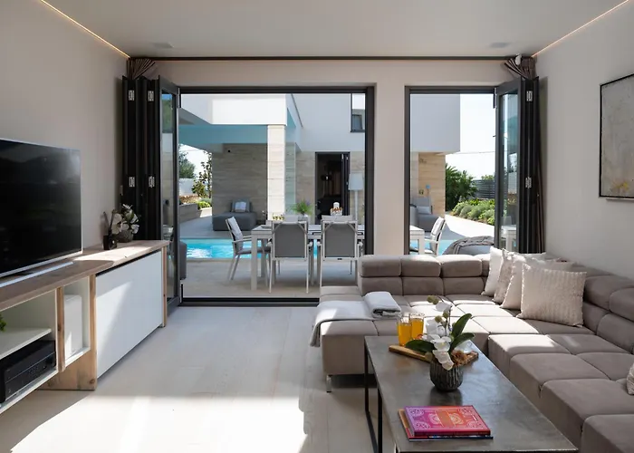 Four Seasons Villas, Zadar - Heated Pool & Jacuzzi