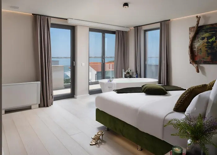 Four Seasons Villas, Zadar - Heated Pool & Jacuzzi