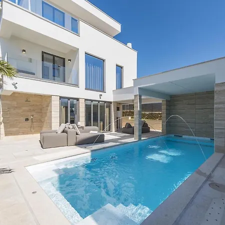 Four Seasons Villas, Zadar - Heated Pool & Jacuzzi 빌라 *