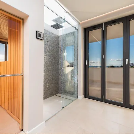 Four Seasons Villas, Zadar - Heated Pool & Jacuzzi 브르시