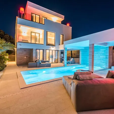 Four Seasons Villas, Zadar - Heated Pool & Jacuzzi *