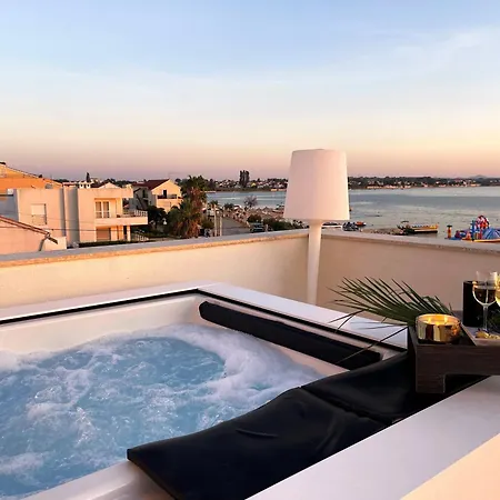 Four Seasons Villas, Zadar - Heated Pool & Jacuzzi 브르시