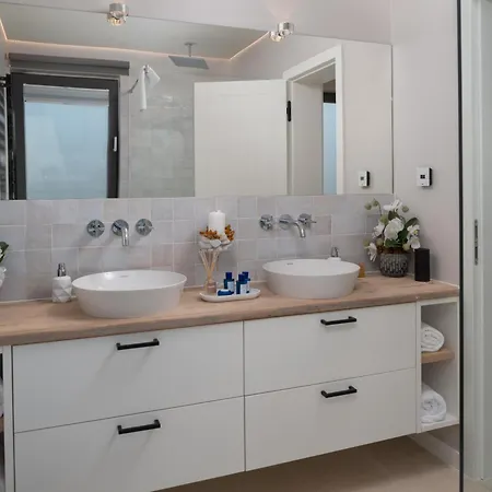 Four Seasons Villas, Zadar - Heated Pool & Jacuzzi