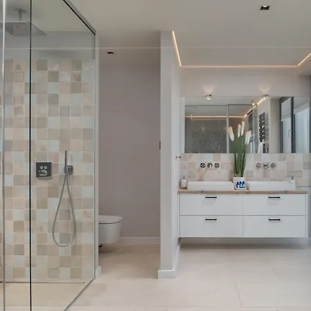 Four Seasons Villas, Zadar - Heated Pool & Jacuzzi 브르시