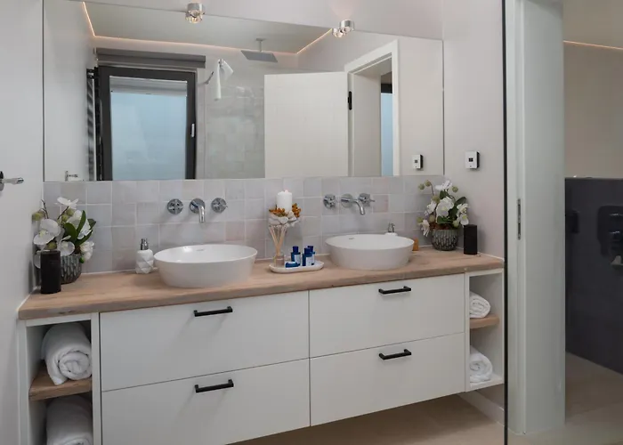 Four Seasons Villas, Zadar - Heated Pool & Jacuzzi